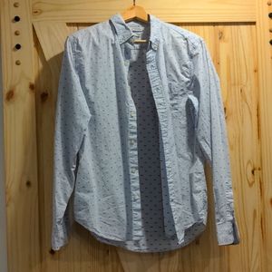 GAP shirt size small